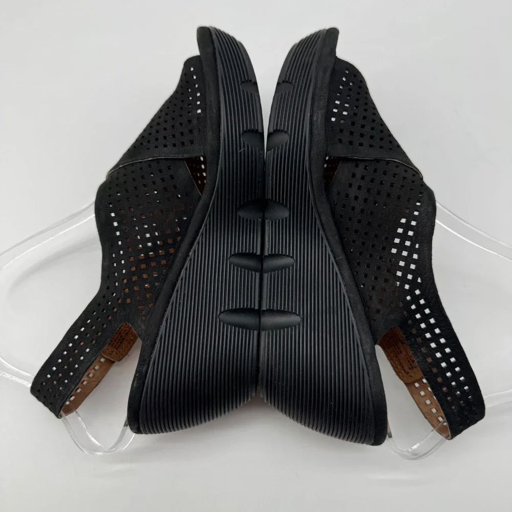 Clarks Artisan Reey Variel Wedge Sandals 7 Leather Perforated Slingback Comfort